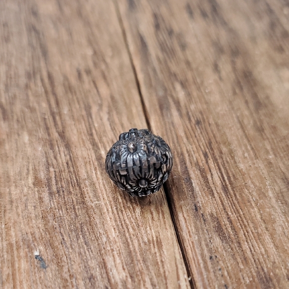 P271 Gorgeous And Whimsical Sunflower Orb Charm - Picture 1 of 2